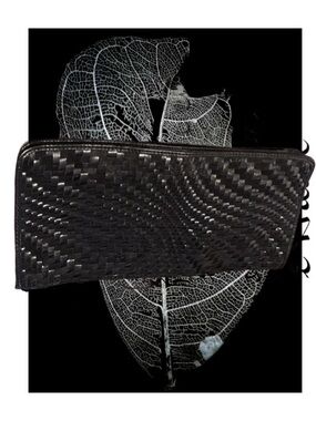 Elegant Cole Haan Black Woven Patent Leather Zip Clutch - vintage 80’s